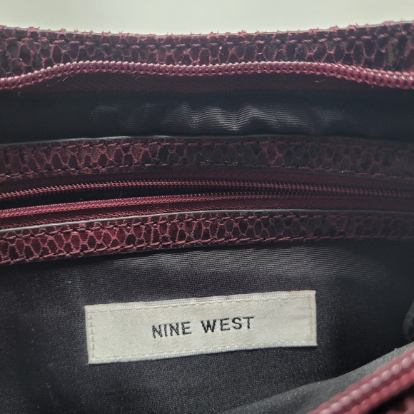 Nine West clutch in red, burgundy and purple - Picture 4 of 7